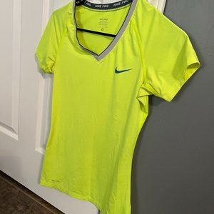 Nike pro workout top size small